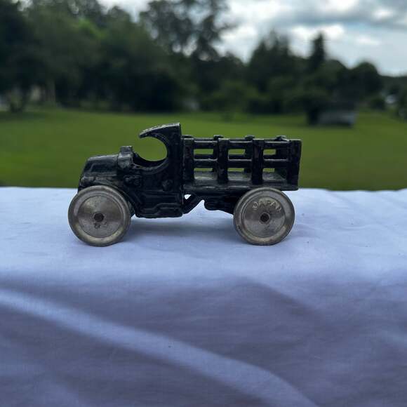 Unknown Other - Vintage Cast Iron Mack C Truck Toy